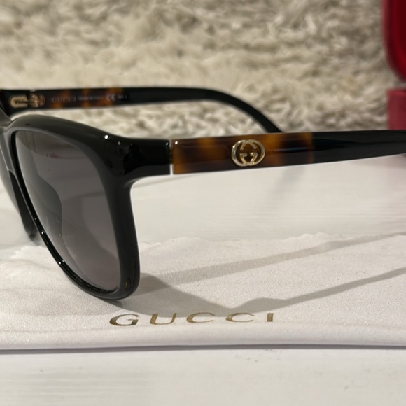 Authentic Gucci Rectangle Sunglasses! Model: GG 3613 - Picture 4 of 16